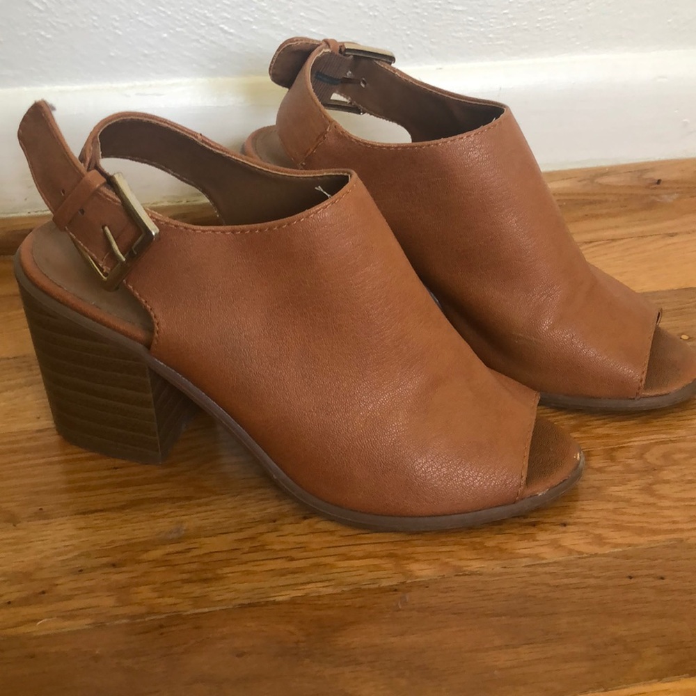 Brown, faux leather chunky open toed heels